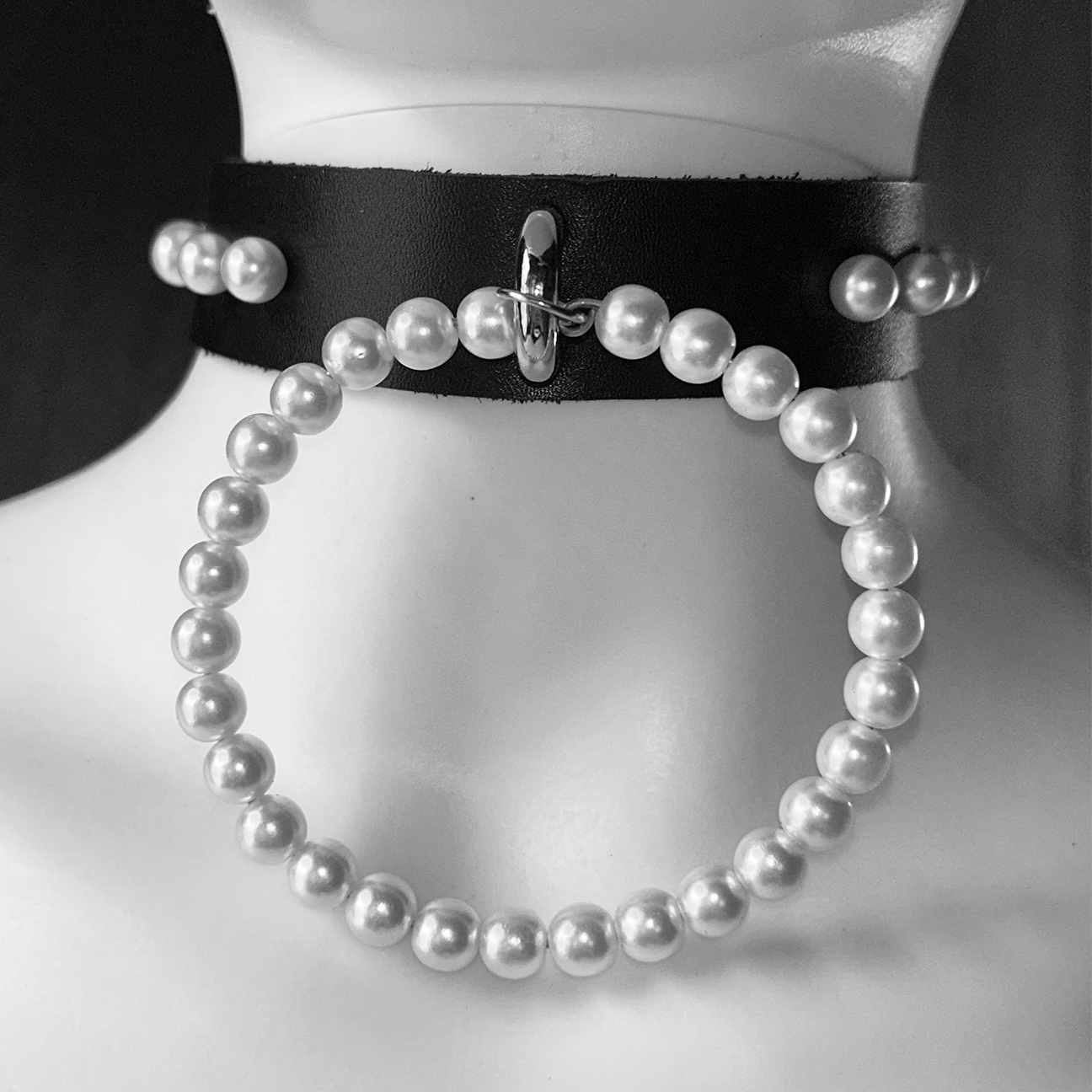 Nadia Faux Pearl Choker