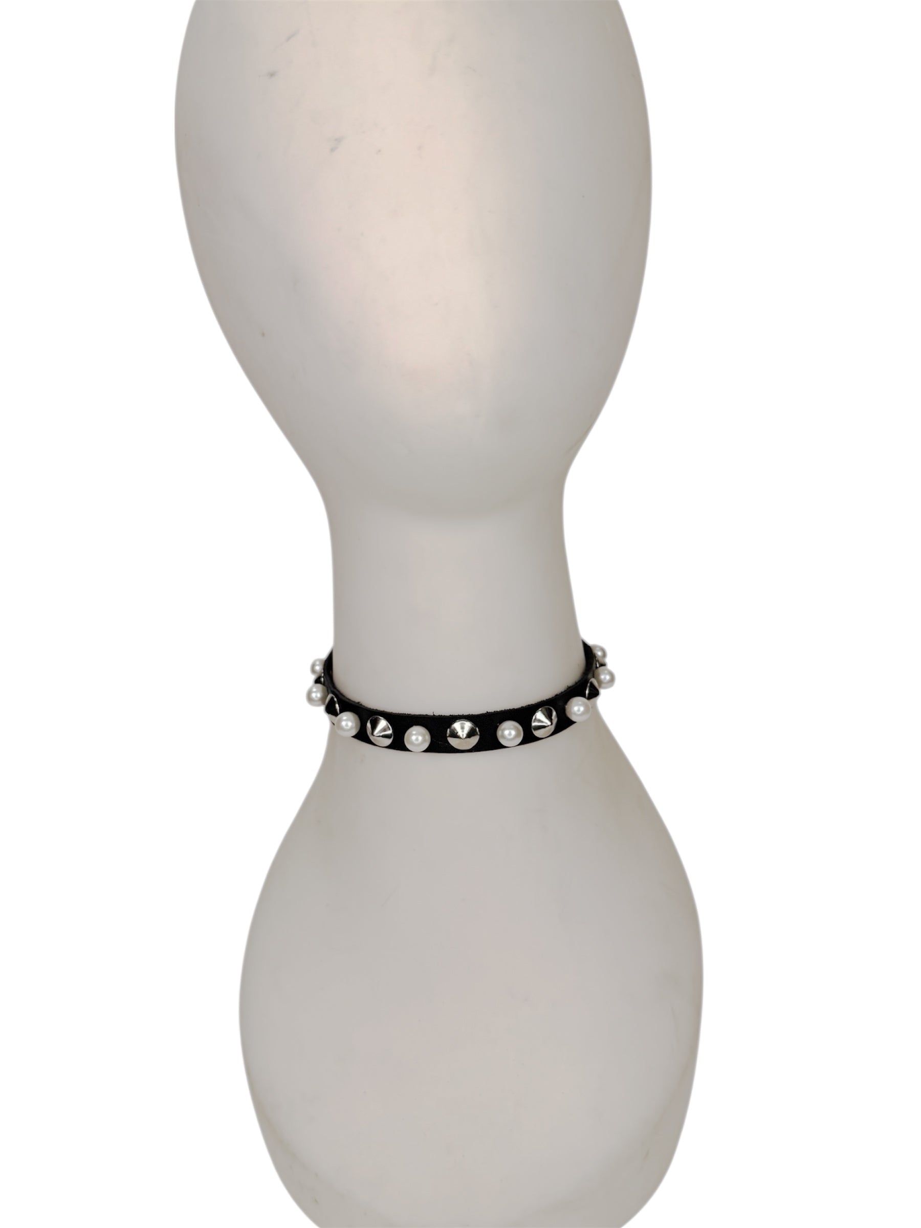 Farida Leather Choker