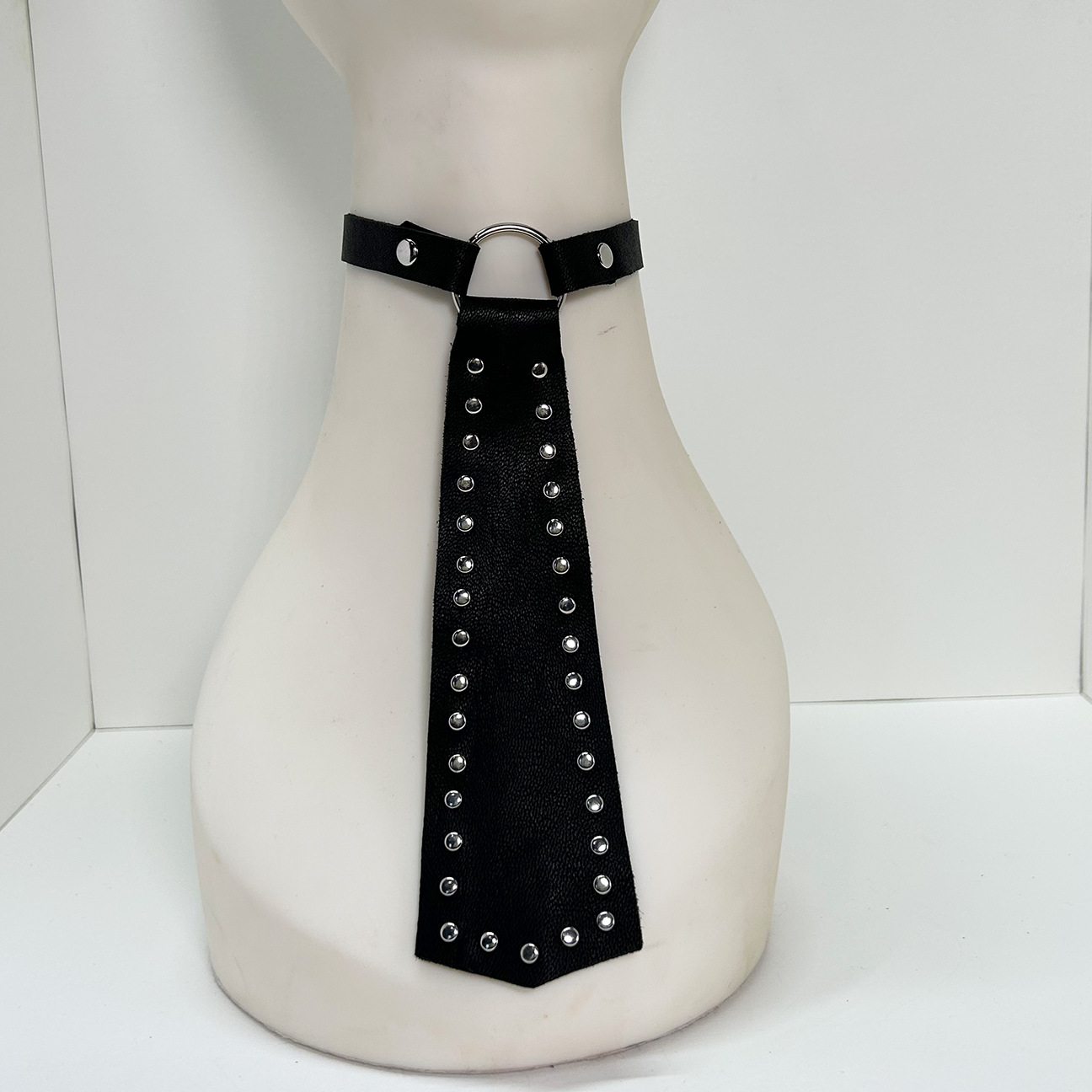 Harlow Leather Tie